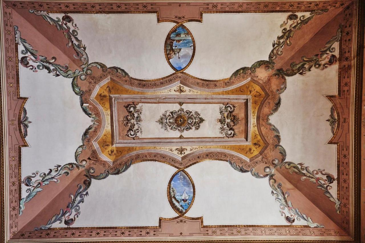 Palazzo Daniele, A Member Of Design Hotels Гальяно-дель-Капо Экстерьер фото